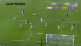 巴萨防线传奇：冷静智慧后卫的守护之道